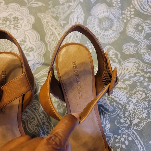 Bernardo Brown and Cream Sandals - Picture 2 of 5